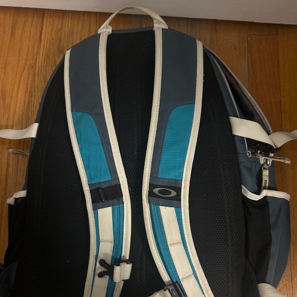 Oakley backpack - Picture 3 of 5